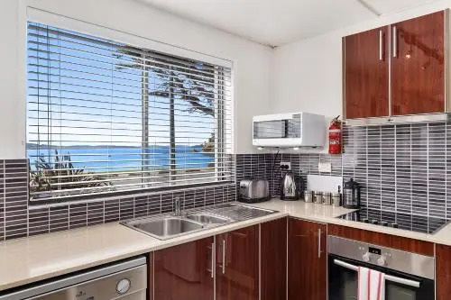 Beachfront Apartment Blackmans Bay