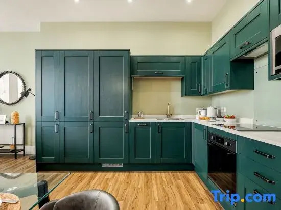 Stunning Sea Views, Family Apt; Free Parking & Gym