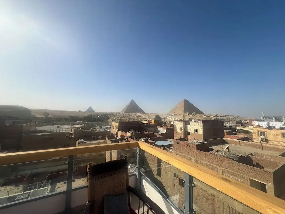Pyramids Nun INN