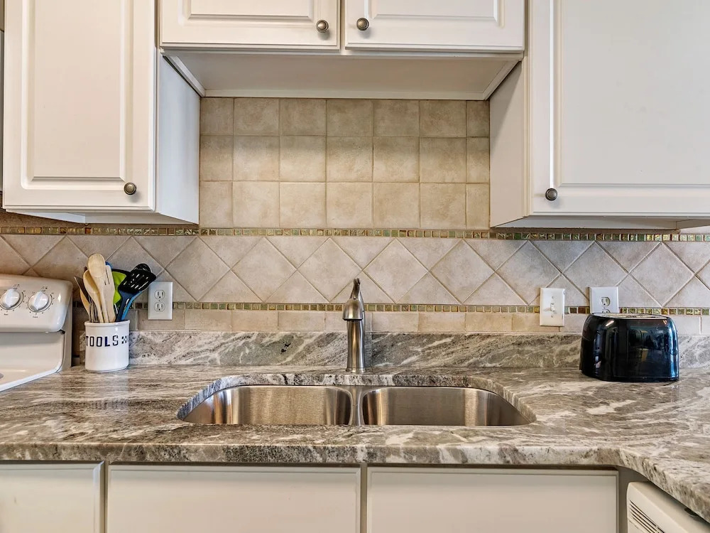 Surf Side Shores 1402 by Bender Vacation Rentals