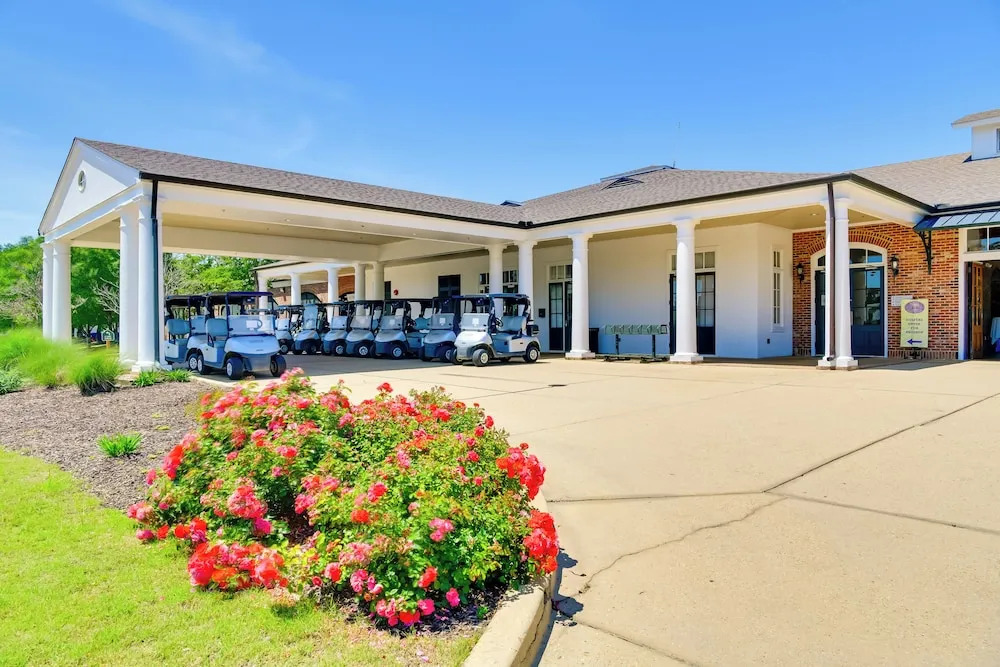 Springfield Studio Rental w/ Golf Course View!