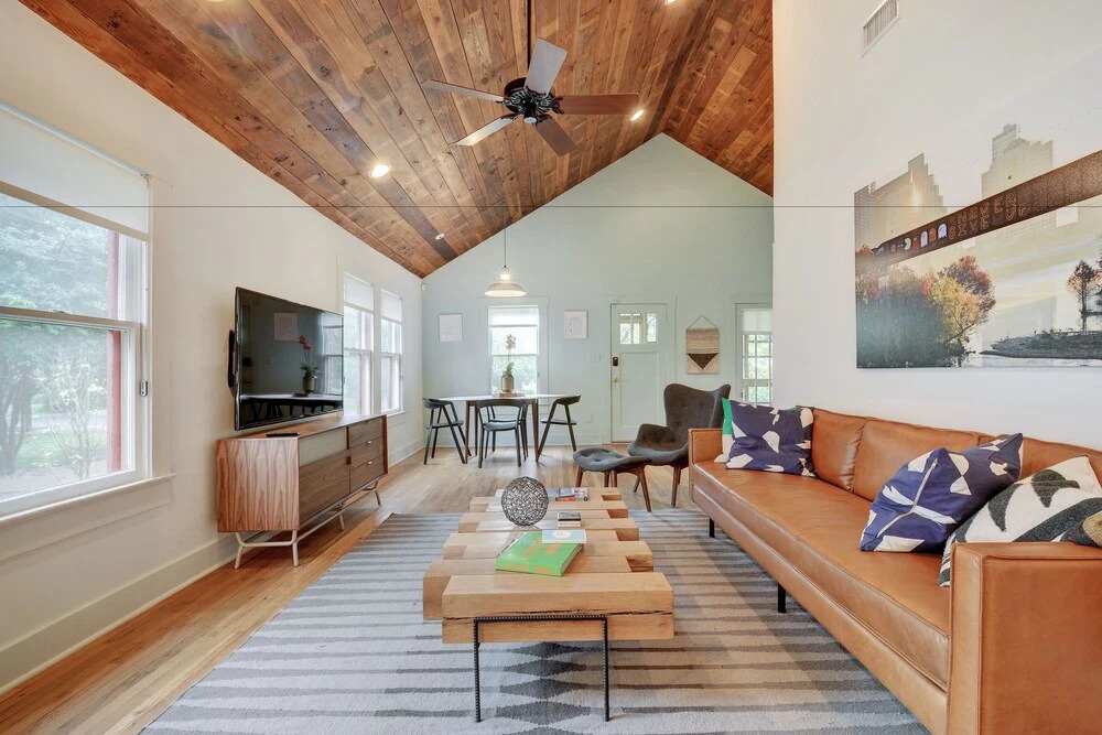 Oak-Shaded House in Bouldin - 2 Br Home