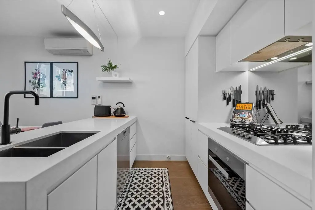 StayCentral Northcote Townhouse With Study