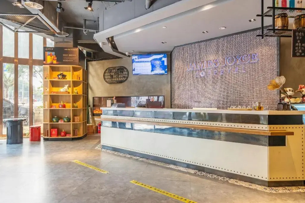 James Joyce Coffetel Chongqing Huangnibang Subway Station