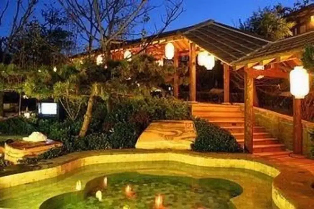 Golden Pebble Tang Dynasty International Hot Spring Resort