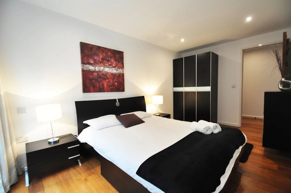 Modern Apartment in Old Street