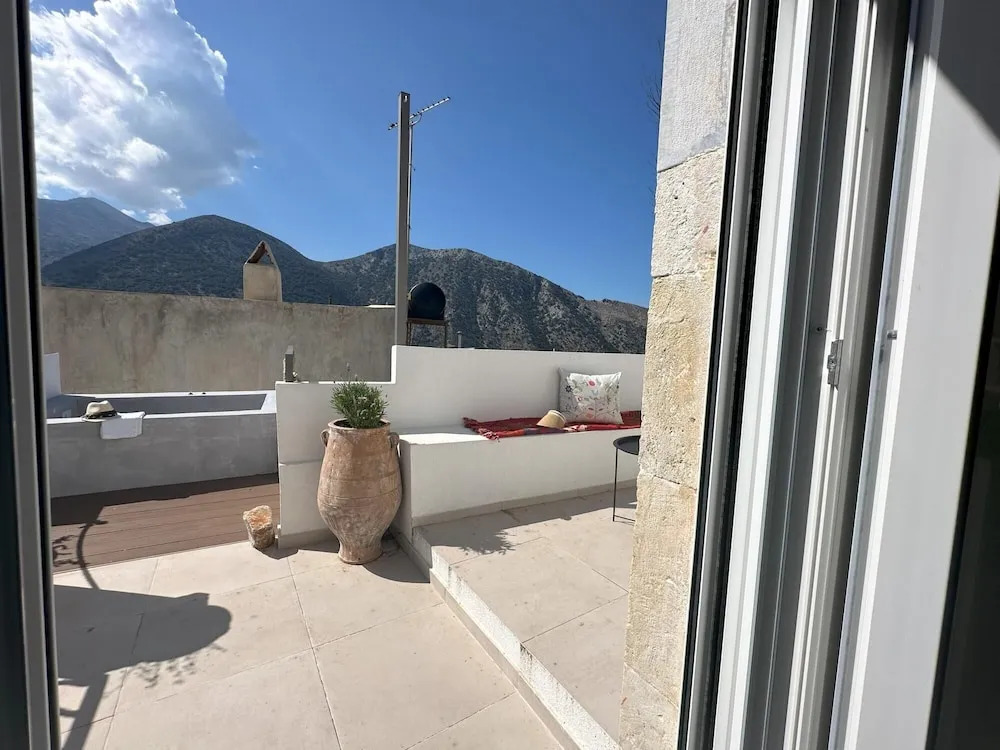 Astra House Braxasi