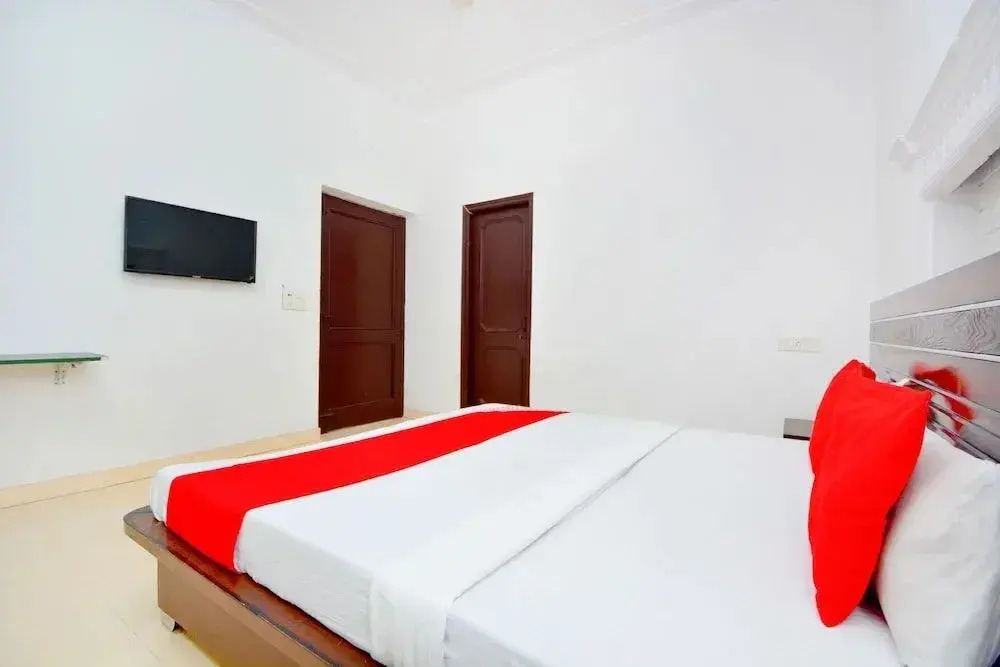 Corner House By OYO Rooms