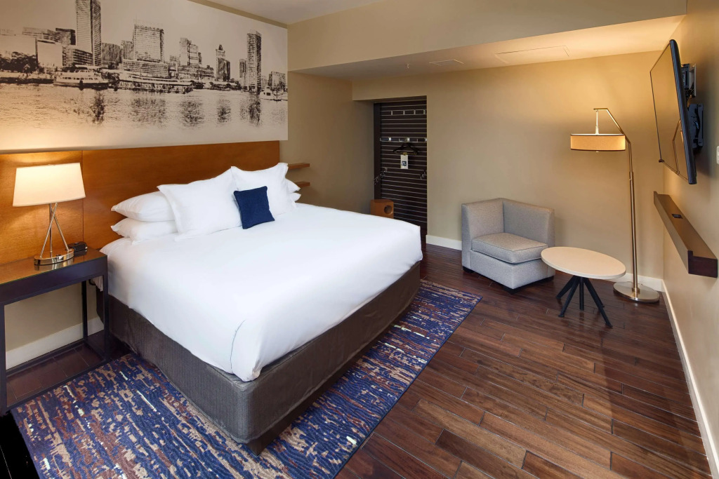 Hotel RL Baltimore Inner Harbor