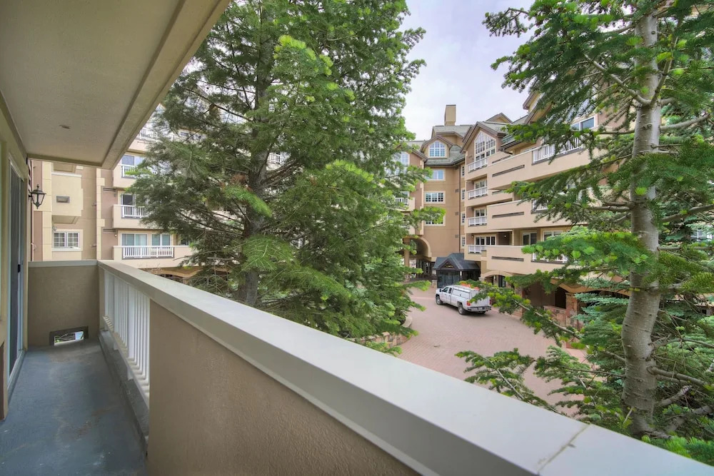 Modern and Updated St James Premium 3 Bedroom Residence 3 Condo by RedAwning
