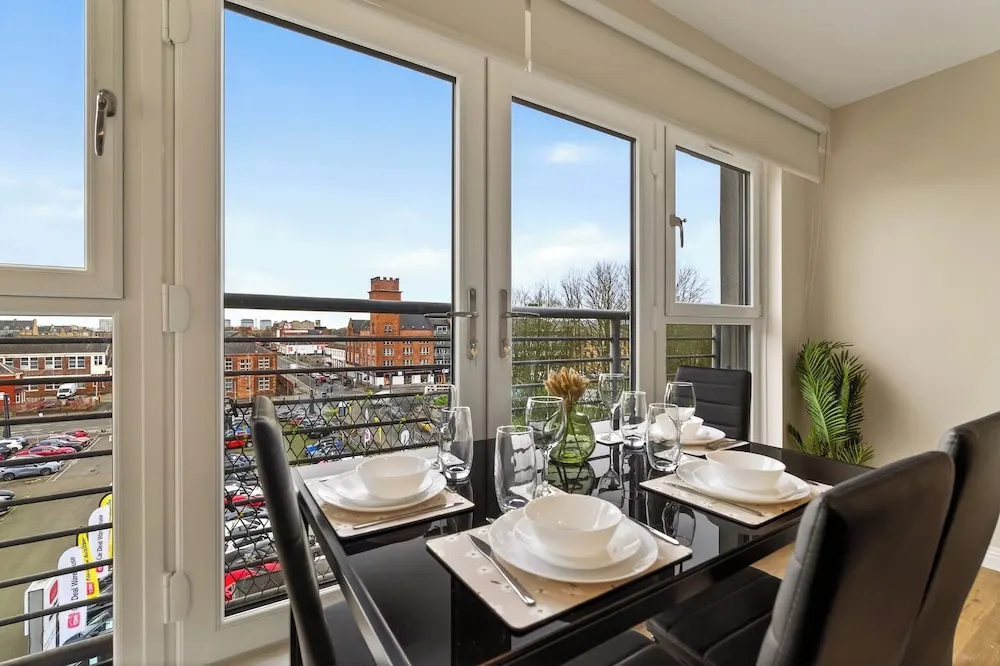 Stylish 2 Bed  2 Bathrooms Free Parking