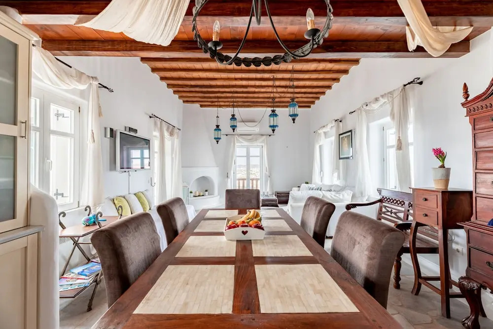 Carmelita Villa with Pool by Stylish Stays