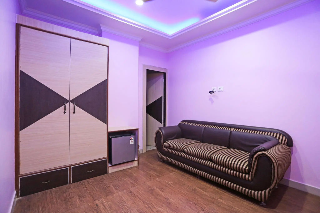 Capital O 4962 Hotel Meridian Palace