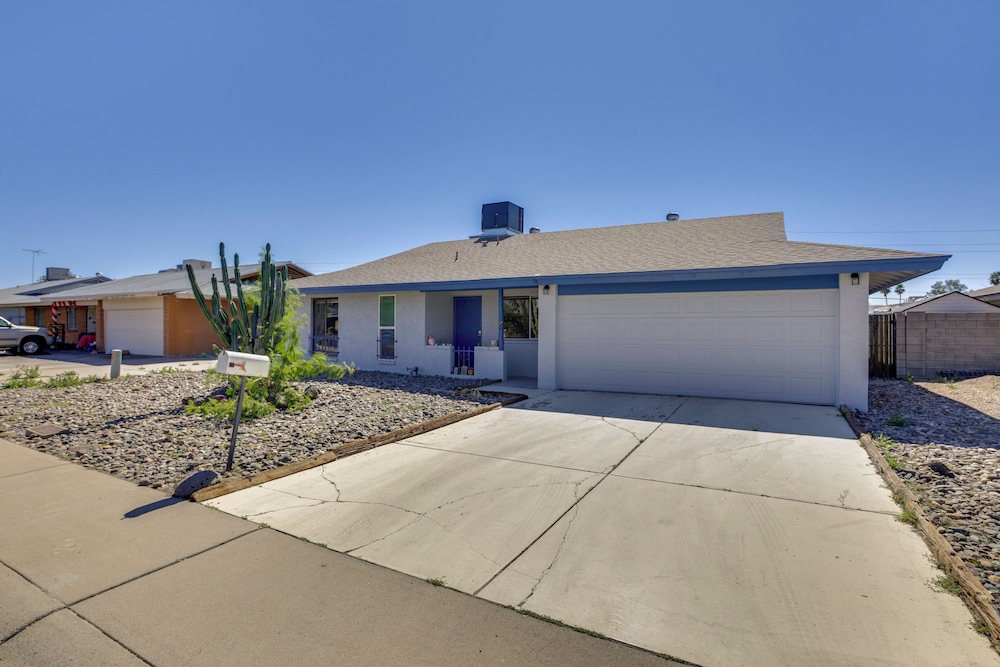 Near Innovation Corridor: Phoenix Home w/ Patio