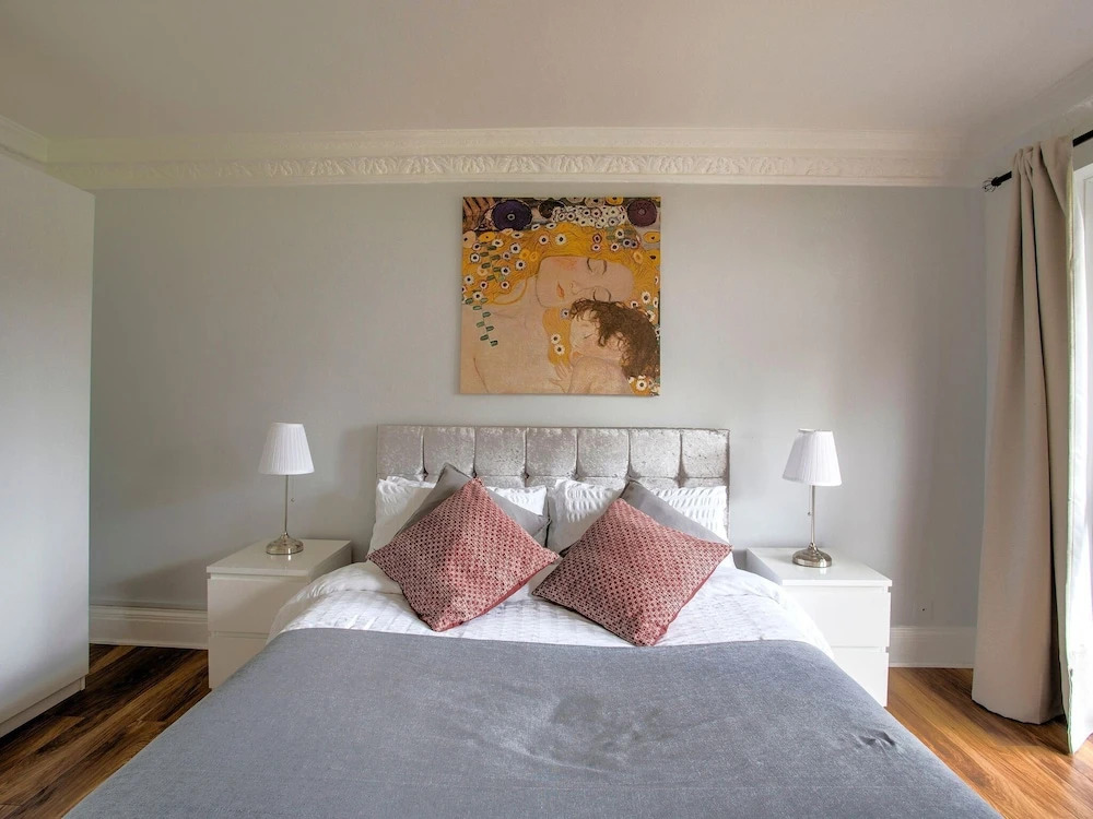 Restful Apartment in London near Westfield Shopping Center
