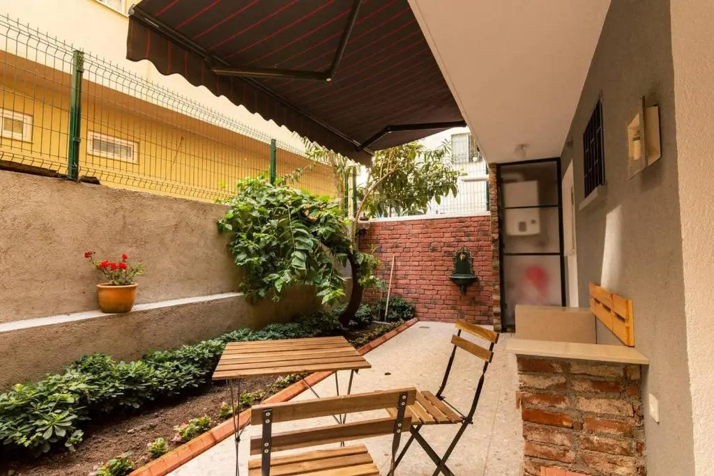 Yakamoz 2 BR Stylish House with garden in Kadikoy