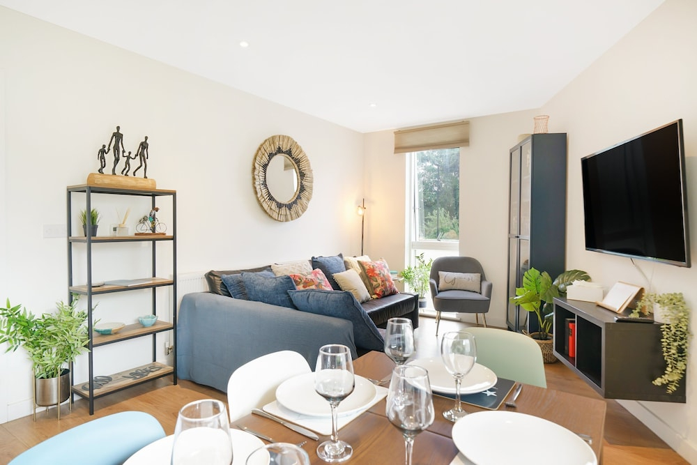 Stylish 2-Bed Flat Near Central London