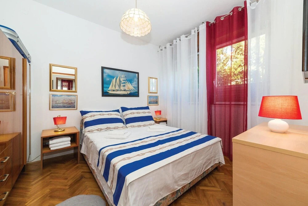 Amazing Home in Seget Donji With Wifi and 5 Bedrooms