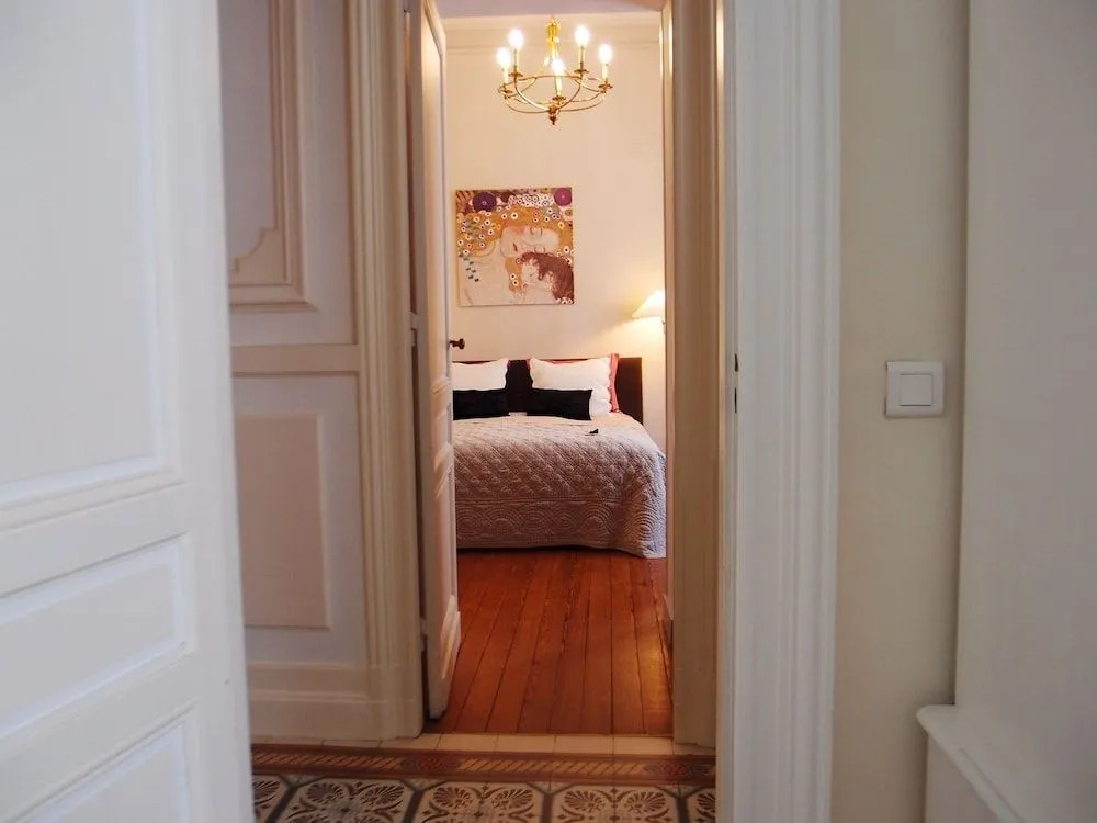 Cest une maison bleue - a blue lodge in Bordeaux