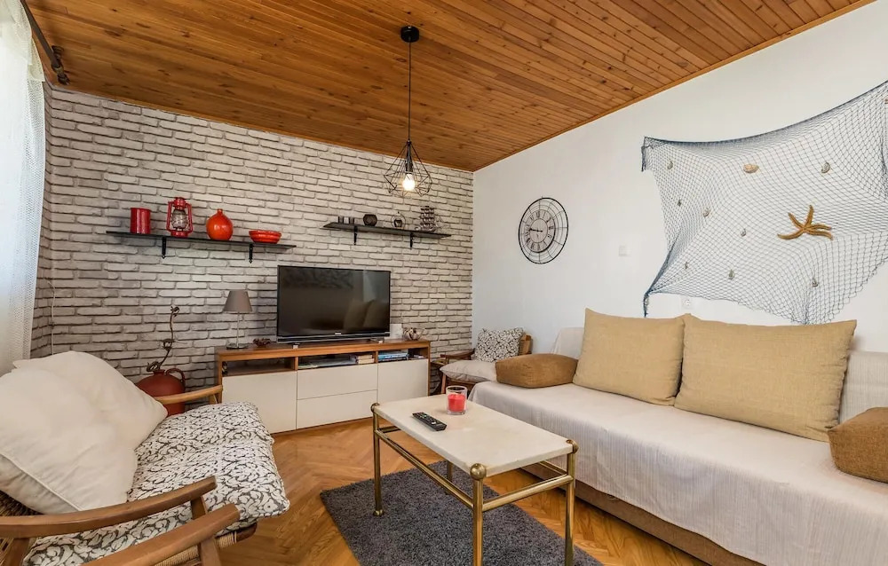 Stunning Home In Karlobag With Wifi