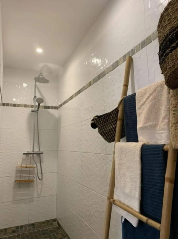 studio cosi, jardin privé, vue magique depuis piscine à débordement de la résidence