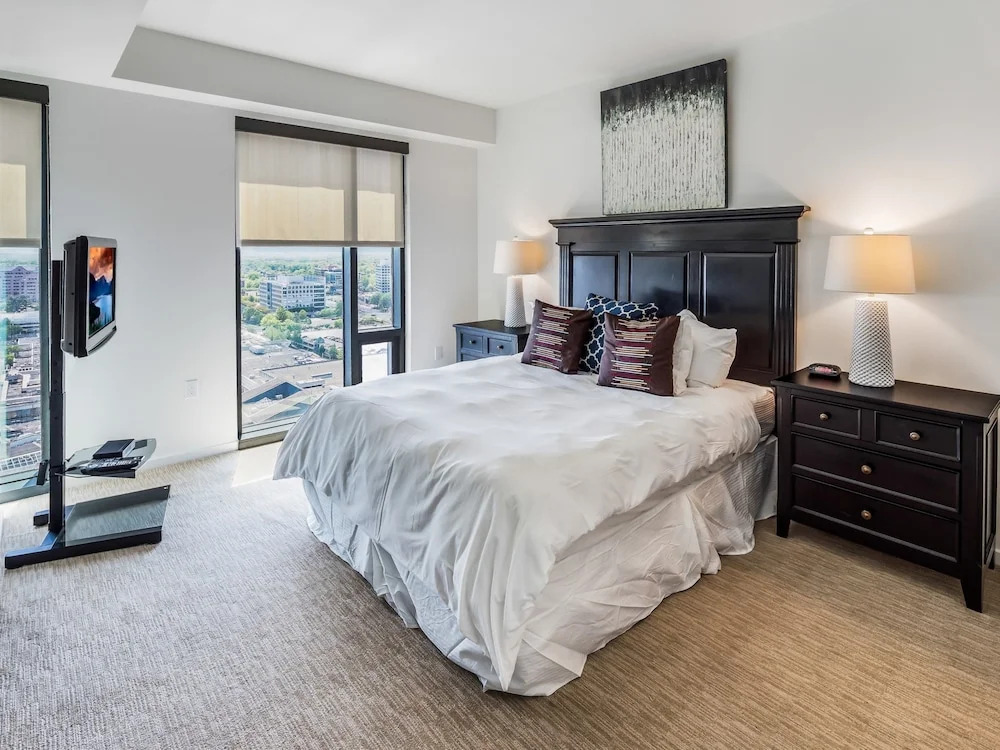 Bluebird Suites at Park Crest