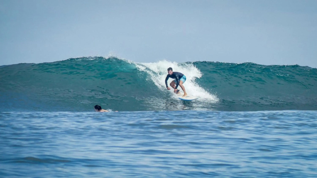 Surf & Party - Hostel Somewhere Else