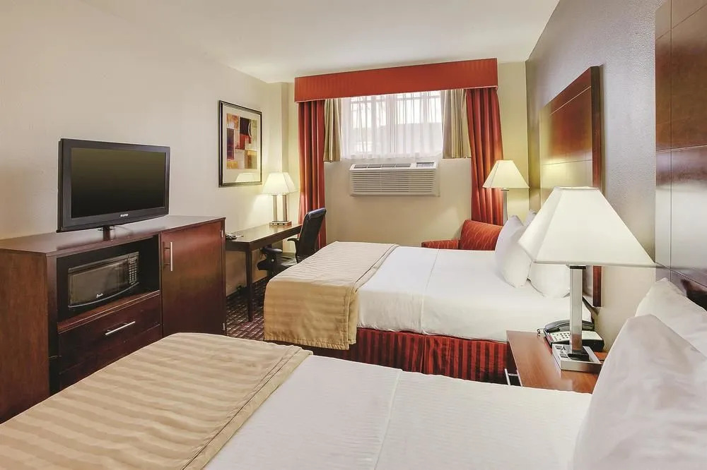 La Quinta Inn & Suites JFK Airport