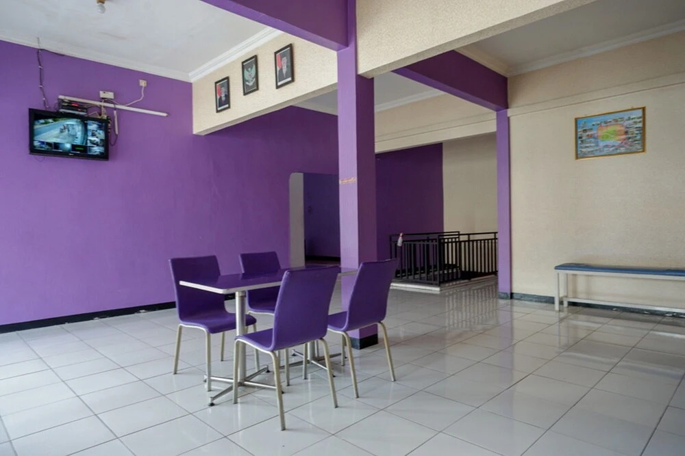 Hotel Ungu by RedDoorz