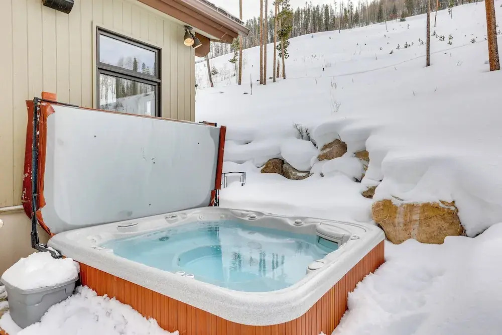 Vail Mountain Retreat w/ Hot Tub & Deck!