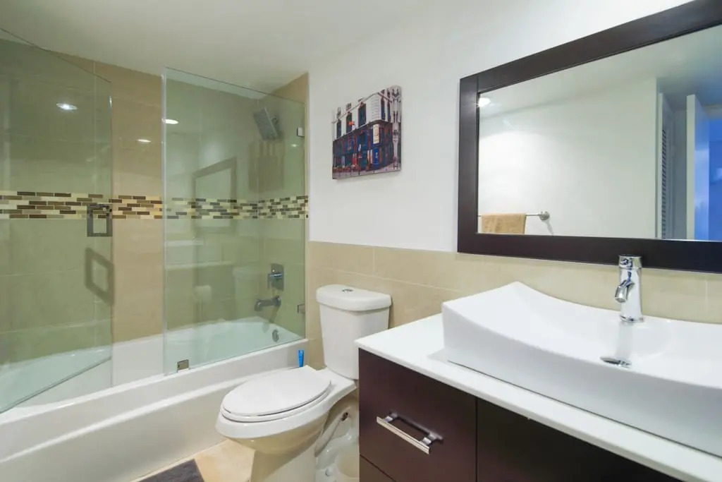 Awesome 2BR 2 BATH 1 Block to beach