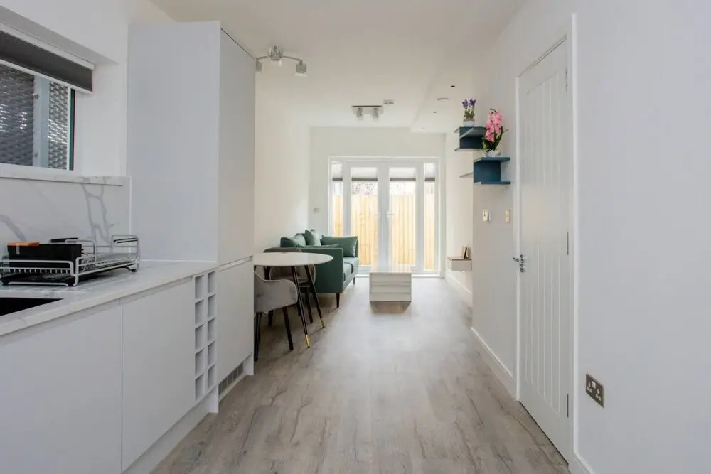 Bright 1 Bedroom Apartment in West London