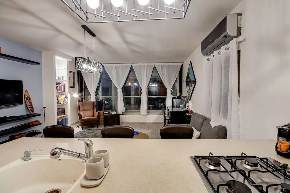 Urban Apartment With Jacuzzi Near Sarona