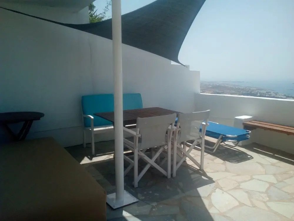 Semi-detached house on the heights of Parikia - Exceptional view of the Cyclades