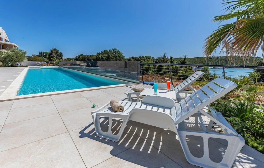 Awesome Apartment in Banjole With 2 Bedrooms, Wifi and Outdoor Swimming Pool