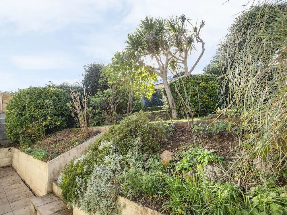 1 Lyndhurst