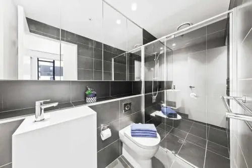 Large 2BR+Comfy+Parking Included