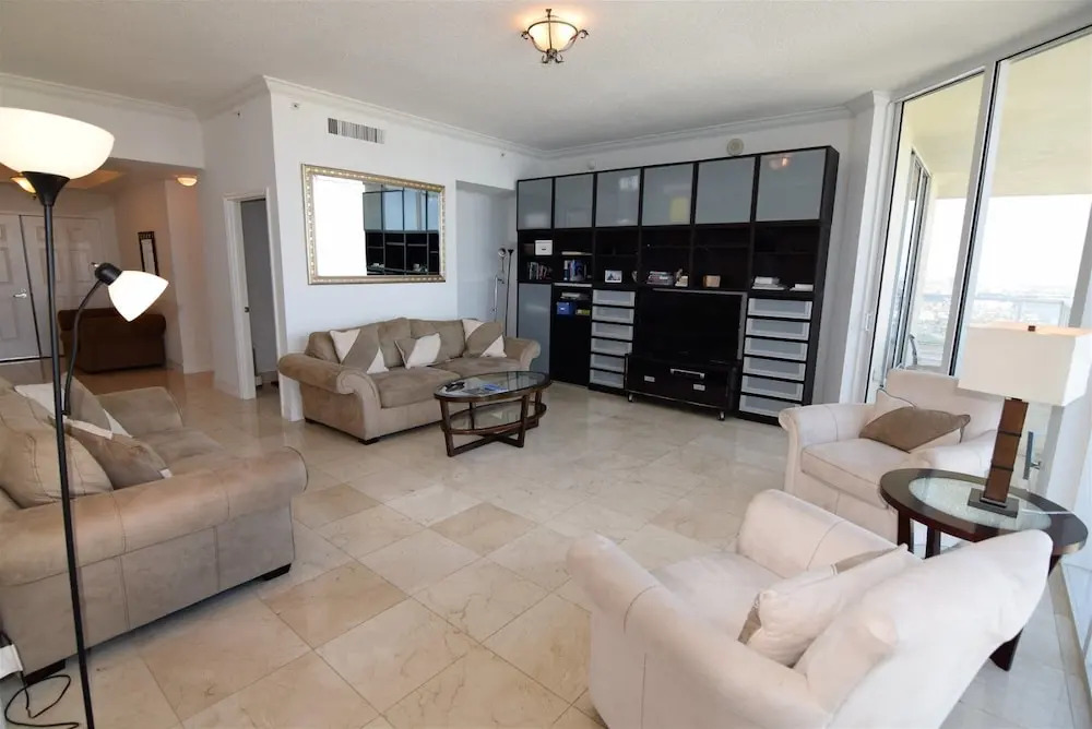 Amazing 4 Bedrooms, 5 Bath + Den Penthouse At La Perla