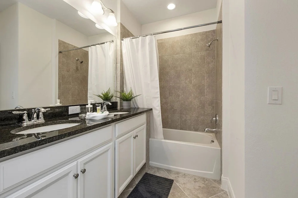 Amazing New 5 Bedroom 4.5 Bathroom Townhome with Private Pool