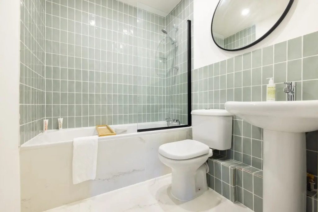 The Brockwell Park Escape - Bright 2BDR Flat with Parking