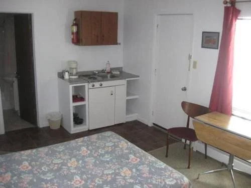 SUMMERSIDE MOTEL &COTTAGES