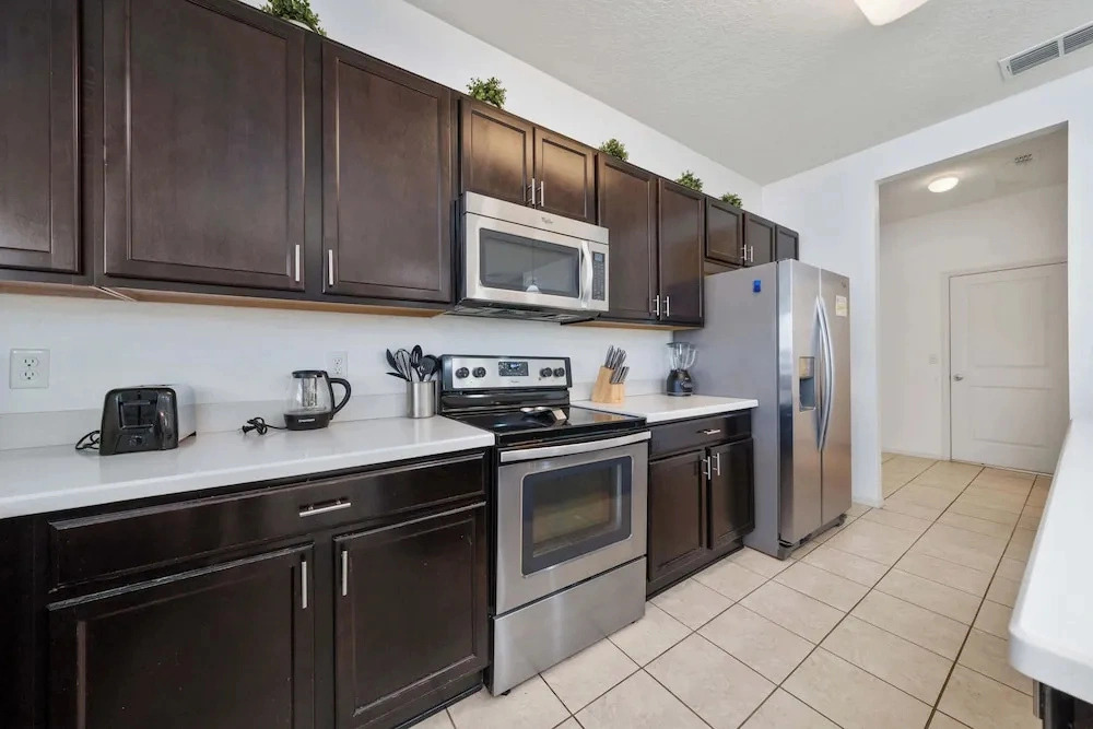 Lakeview 7BR Getaway, Pool, Great Location