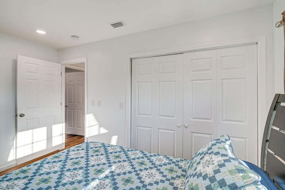 5 Mi to Dtwn Panama City! Family Haven w/ Patio