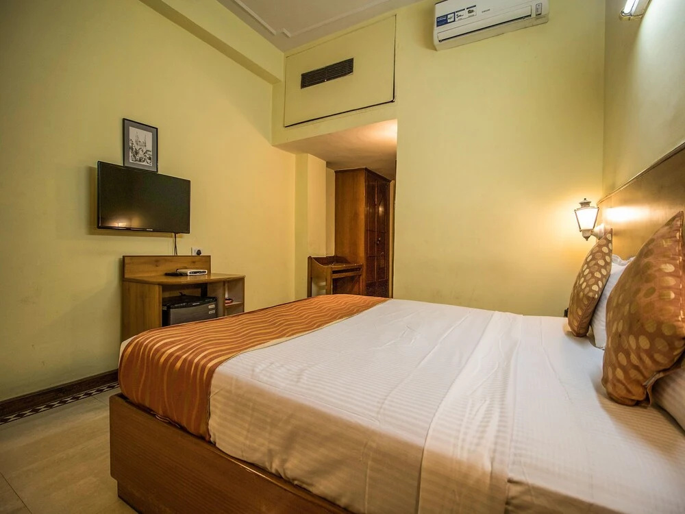 Belsons Taj Mahal Hotel