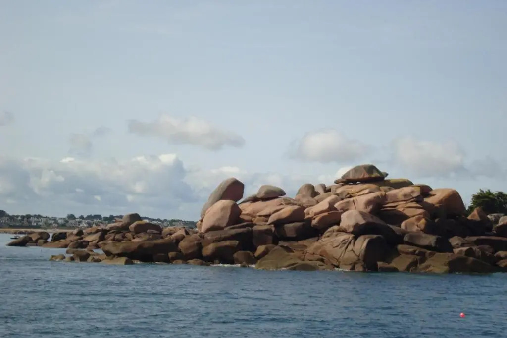 studio exposé plein sud vu sur le port de plaisance