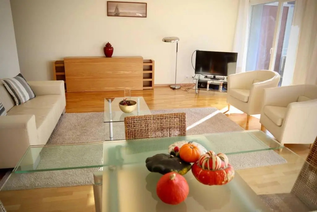 Modern, bright and spacious 3 bedrooms 2 bathrooms