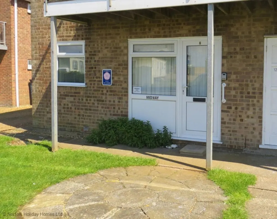 Midway Apartment, Close to Beach