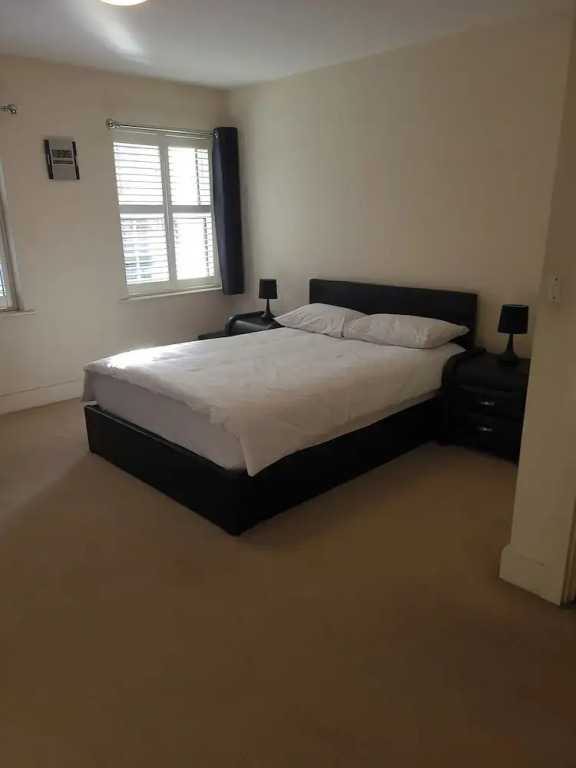 1 Bed Flat - Sleeps 4 - Parking - Wifi