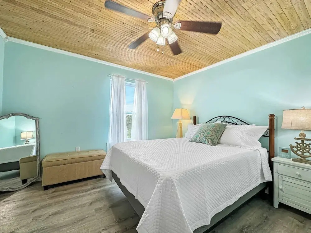 Bungalow by the Beach For 9