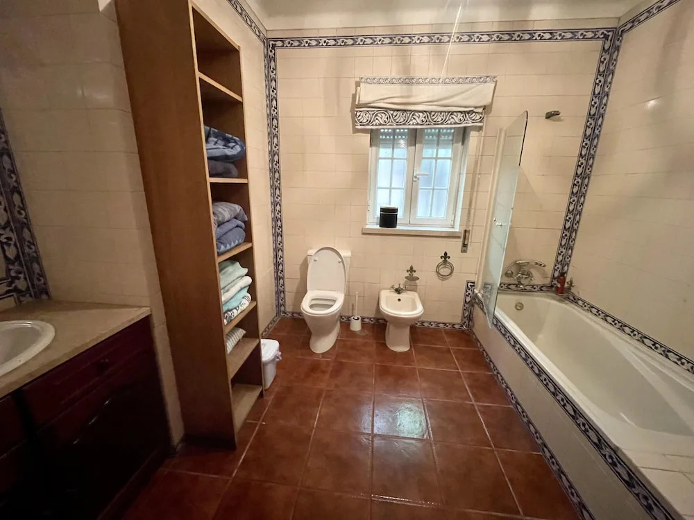 Farmhouse Sleeps 8 With Pool & Horses